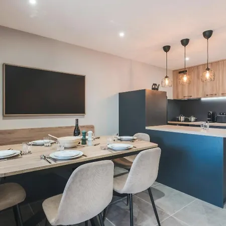 Apartman 7p Flat With Balcony & Parking